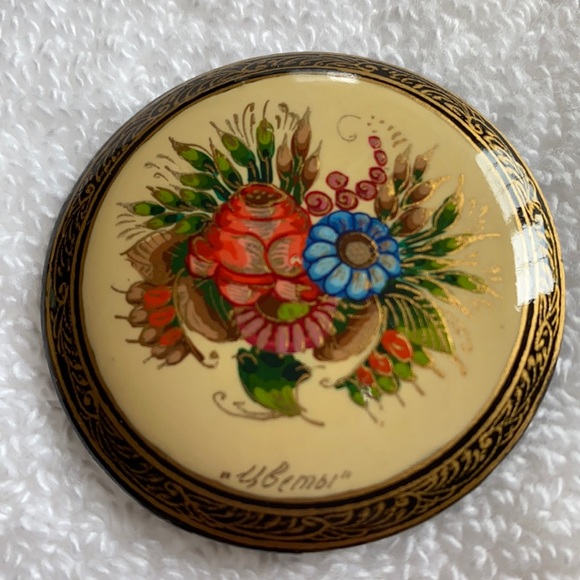 Russian hand painted wooden pins/brooch (set of 2) - Picture 4 of 6